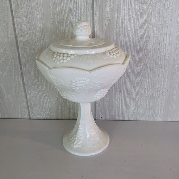 VTG Indiana Glass Co Lidded Pedestal Bowl Candy Dish Milk Glass EUC - Picture 1 of 6